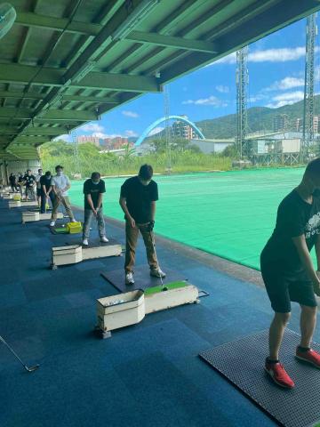 專業高爾夫教練Henry - 築間餐飲集團上課實錄