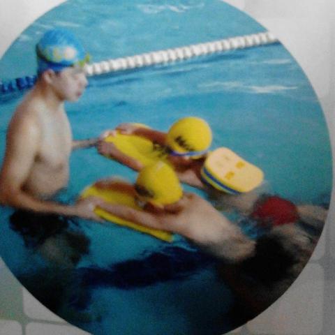 提供游泳服務的專家CT