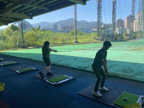 專業高爾夫教練Henry - 汐止練習場團體課