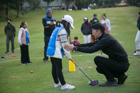 專業高爾夫教練Henry - 