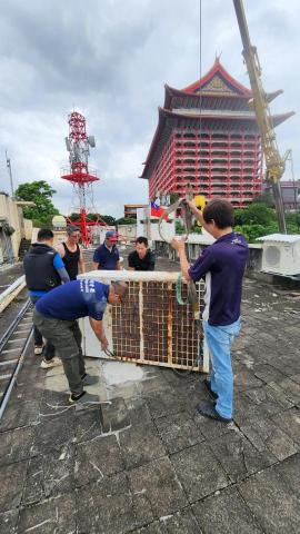 沈先生 - 中央廣播電臺氣冷廂型機汰舊