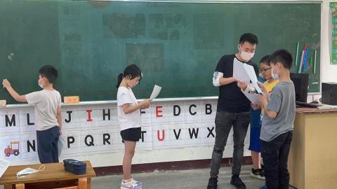 Michael's Class - Pratice Conversation and Drama with students