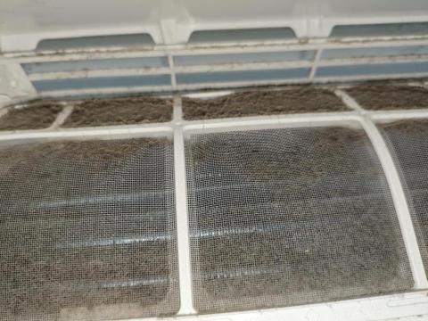 志誠空調冷氣 - 濾網未洗前