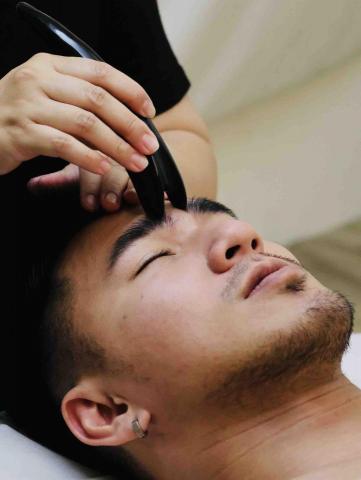 The One Spa - 臉部撥筋