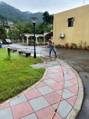 捌號工程 - 人行步道高壓清洗