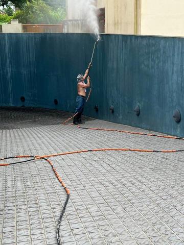 捌號工程 - 往地下室車庫車道高壓清洗