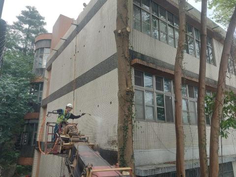 捌號工程 - 建築物外觀高壓清洗