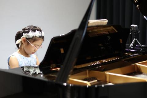 尤怡婷 -  尤怡婷 -