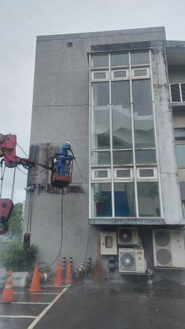捌號工程 - 建築物外觀高壓清洗
