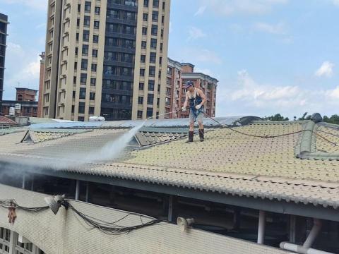 捌號工程 - 鐵皮屋頂高壓清洗