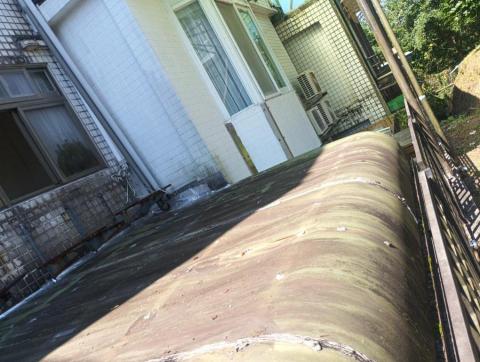 唐先生 - 汐止秀山路更換前