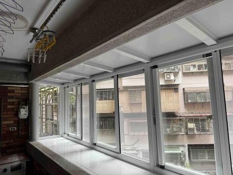 提供玻璃欄杆矽利康服務的專家豪