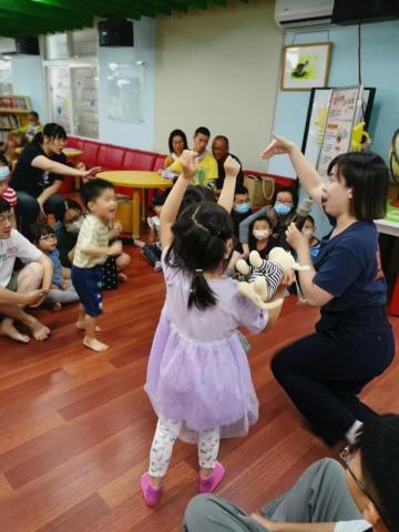 林津鈺 - 注重與孩子建立信任關係，營造安心、開放的學習氛圍，讓孩子敢於嘗試、樂於表達