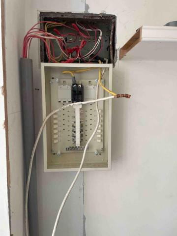 賴鴻瑋 - 老屋電線抽換更新