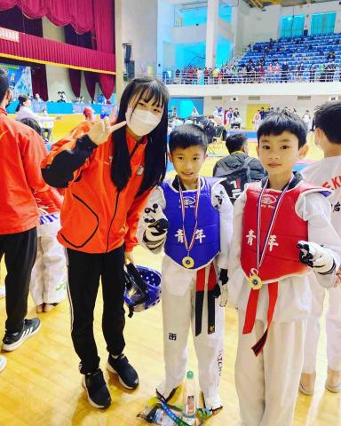 紫晴 - 我們會安排孩子參加比賽，讓他們學習勇敢面對挑戰、不怕輸贏，從中建立自信與成長。