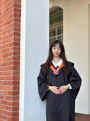 怡廷-國高中數學家教 - 成功大學畢業照
