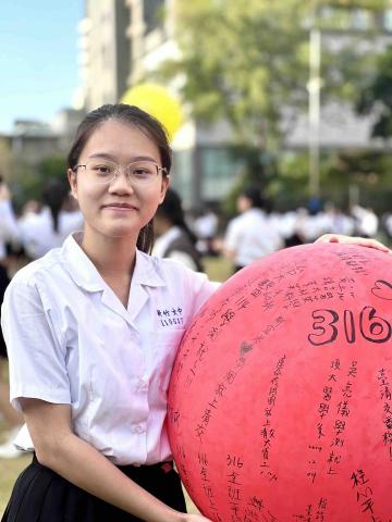 提供新竹物流客服服務的專家盧依伶