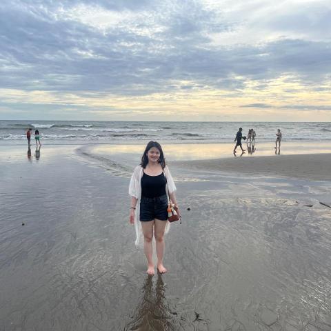 提供美髮剪刀服務的專家Vivi