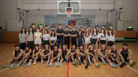 丁致中🏀 - 臺北大學 一般組男籃 形象照