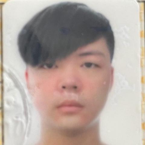 提供剪髮男服務的專家許嘉男