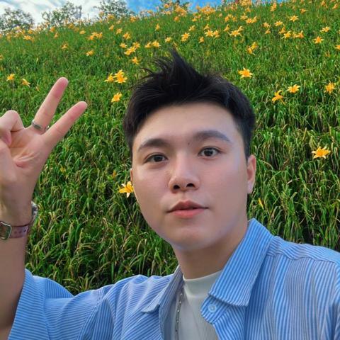 提供餵食器服務的專家陳俊翰