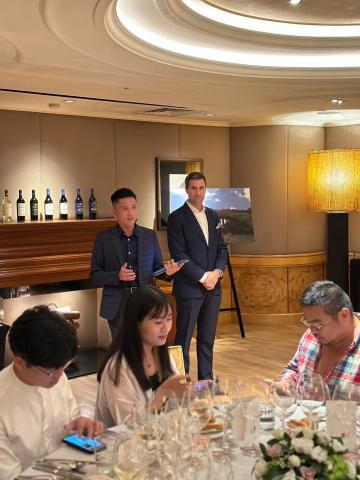 黃聖瑋 Jesse Huang - 2023 法國酒廠 Lapostolle 莊主來台參訪,品酒晚宴翻譯。 黃聖瑋 Jesse Huang - 2023 法國酒廠 Lapostolle 莊主來台參訪,品酒晚宴翻譯。