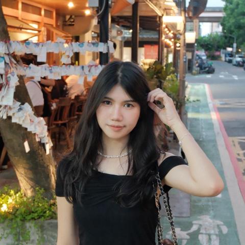 提供數學題目服務的專家莫心妍