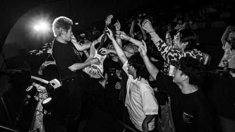 安德魯 - 佛光吉他表演