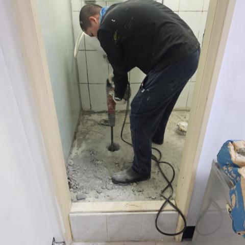 穩妥當抓漏工程行 - 浴室地板測漏