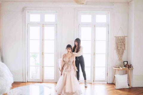 提供新娘妝容服務的專家Sanne artist