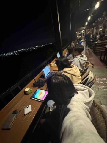  - 知道學習的過程很枯燥乏味 因此會藉由去咖啡廳等地方來調適