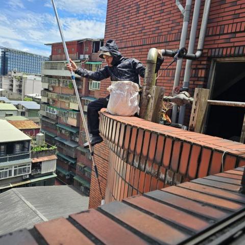 穩妥當抓漏工程行 - 外牆刷防水