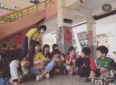 陳苡禎 - 英語生活營孩童合影
