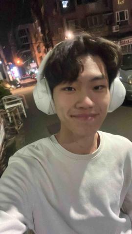 提供游泳課台中服務的專家沈惶凱