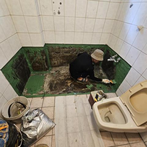 穩妥當抓漏工程行 - 浴缸刷pU防水材