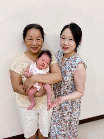 媽咪貝比MamyBaby - 【 長期好評的熱門月嫂: 35號謝阿姨 】
謝阿姨很不簡單,長年維持好評、服務初衷始終如一、產婦們跟仲介最信任的月嫂之一,也是最難預約到的月嫂之一。 媽咪貝比MamyBaby - 【 長期好評的熱門月嫂: 35號謝阿姨 】
謝阿姨很不簡單,長年維持好評、服務初衷始終如一、產婦們跟仲介最信任的月嫂之一,也是最難預約到的月嫂之一。