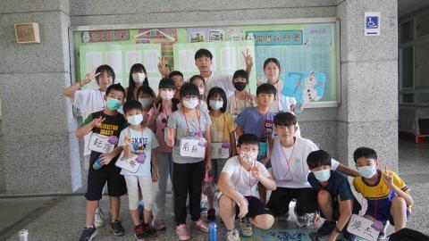 奕茽 - 在花蓮給小朋友舉辦的夏令營