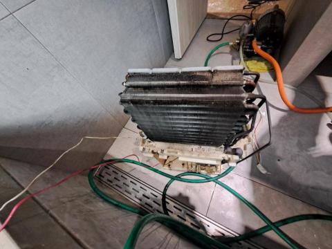 卓文勝 - 酒泉落地除濕機保養