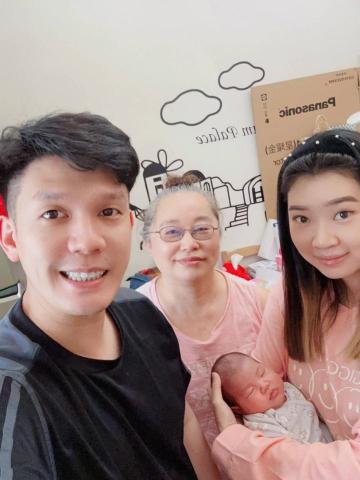 媽咪貝比MamyBaby - 媽咪貝比的北部8號王阿姨不善言詞,但很實在。  
跟公司配合多年的王阿姨,一直深受公司跟產婦們的信賴。個性樸實、認真、敬業、配合度超級高。
非常值得推薦給您~~ 媽咪貝比MamyBaby - 媽咪貝比的北部8號王阿姨不善言詞,但很實在。  
跟公司配合多年的王阿姨,一直深受公司跟產婦們的信賴。個性樸實、認真、敬業、配合度超級高。
非常值得推薦給您~~