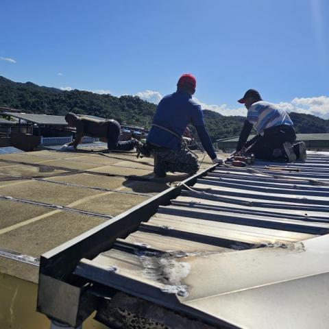 穩妥當抓漏工程行 - 採光罩更换