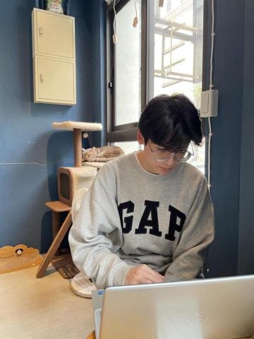 陳芃錡 - 讀書照