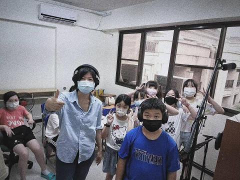 Dash's Recording Studio - Kids small Choir in a cram school