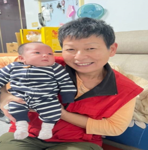 媽咪貝比MamyBaby - 媽咪貝比的北部15號戴阿姨:照顧雙胞胎的高手 
懂得如何照顧雙胞胎的月嫂,都是時間管理大師,也必須夠專業、冷靜、經驗豐富,戴阿姨就是這樣的優秀人選,值得推薦給您。 媽咪貝比MamyBaby - 媽咪貝比的北部15號戴阿姨:照顧雙胞胎的高手 
懂得如何照顧雙胞胎的月嫂,都是時間管理大師,也必須夠專業、冷靜、經驗豐富,戴阿姨就是這樣的優秀人選,值得推薦給您。