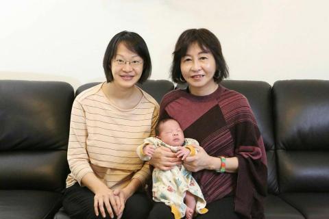 媽咪貝比MamyBaby - 【 長期零負評的熱門月嫂54號陳阿姨 】
陳阿姨是一位服務品質穩定、敬業、責任感強的優秀月嫂,經驗豐富、產婦們一致好評。 媽咪貝比MamyBaby - 【 長期零負評的熱門月嫂54號陳阿姨 】
陳阿姨是一位服務品質穩定、敬業、責任感強的優秀月嫂,經驗豐富、產婦們一致好評。