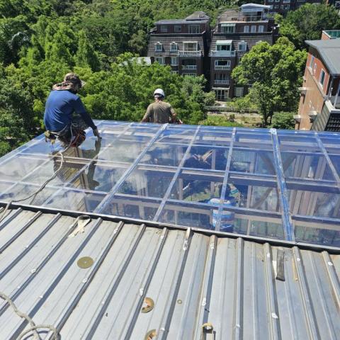 穩妥當抓漏工程行 - 採光罩施工