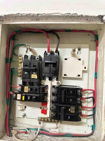 鉌翌水電工程行 - 總開關無溶ㄙ斷路器更換