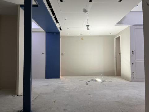 陳思霓 - 全室天花板、牆面批土
+ ㄇ框烤漆 + 牆面跳色