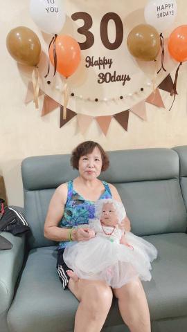 媽咪貝比MamyBaby - ✍️大家好,我是 媽咪貝比MamyBaby 北部22號的新北市月嫂劉阿姨,希望有機會為您服務                                       劉阿姨很資深、照顧寶寶的經驗非常豐富,是個能把整個客製化服務規劃、執行的很好的人選  
雖然產婦們會體恤劉阿姨年紀稍長,選擇的時候會有疑慮。
但劉阿姨會定期體檢,也很注意自己的健康及體力,狀態不會輸給50歲的月嫂,請大家放心 媽咪貝比MamyBaby - ✍️大家好,我是 媽咪貝比MamyBaby 北部22號的新北市月嫂劉阿姨,希望有機會為您服務                                       劉阿姨很資深、照顧寶寶的經驗非常豐富,是個能把整個客製化服務規劃、執行的很好的人選  
雖然產婦們會體恤劉阿姨年紀稍長,選擇的時候會有疑慮。
但劉阿姨會定期體檢,也很注意自己的健康及體力,狀態不會輸給50歲的月嫂,請大家放心