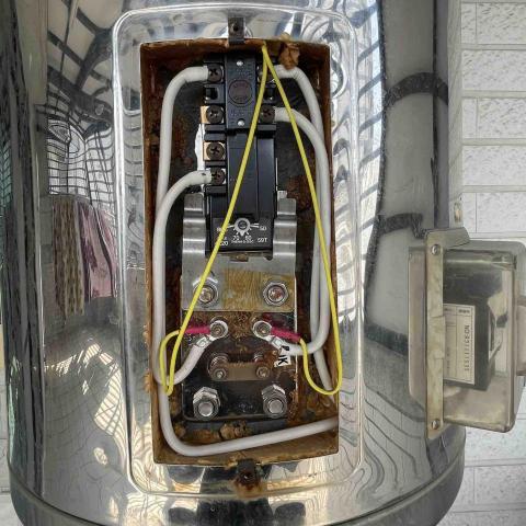 廣源電器清潔-冷氣機/洗衣機/排油煙機/熱水器清洗 - 電熱水器內膽除水垢