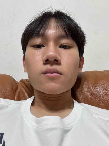 提供高雄衝浪教學服務的專家廖崧鈞